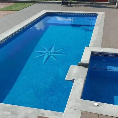 Cerca De Santiago Con Piscina Y Barbacoa Valga